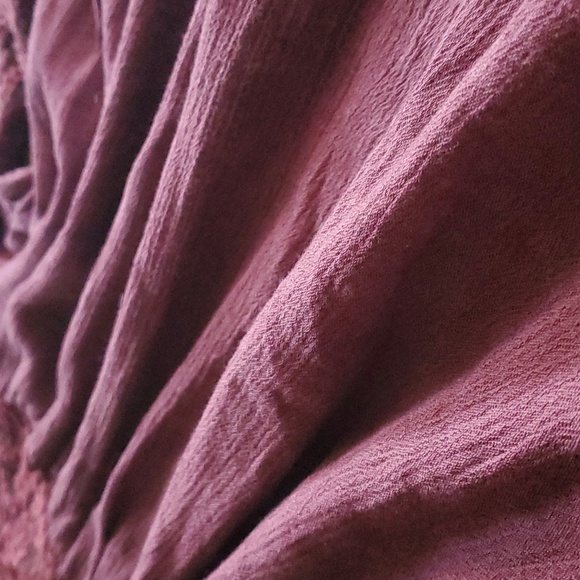 Beautiful burgundy flowy Mudd top - Picture 6 of 10